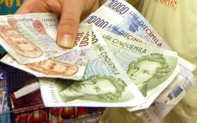 La banca d'italia ha versato al bilancio dello stato il controvalore delle banconote in lire ancora in circolazione (complessivamente circa 1,2 mld di euro). Cambio Lire In Euro Ancora Oggi Migliaia Di Famiglie In Attesa Sky Tg24