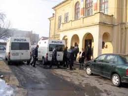 Scopul era de a destructura un grup criminal organizat acuzat de înşelăciune cu consecinţe deosebit de grave, în formă continuată. Inspectoarea Seftulescu Si Avocatul Vulcan Trimisi In Judecata Pentru Inselaciune Cu Consecinte Deosebit De Grave Gazeta De Sud