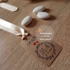 Sindy propone segnaposto di marshmallow scegliendo i colori, oppure segnaposto a clip, portamessaggio, appendini personalizzabili con colori nastri a scelta. Segnaposto Matrimonio Personalizzabile Cinzia Creazioni