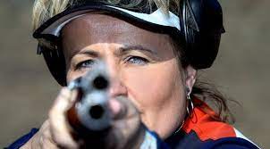 Sportlövő, skeet olimpiai bajnok és olimpiai bronzérmes. B38bnbh5dter5m