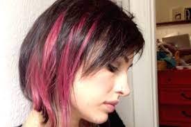 24 Pretty Ways To Wear Punky Pink Streaks In Brown Hair Cool Short Hairstyles Hair Styles Short Hair Styles