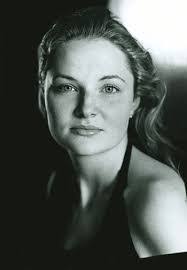 Elizabeth Hanson's Instagram, Twitter & Facebook