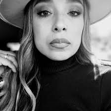 Mayra Thomas (DoodleThomas)