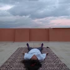 hatice tuncay en instagram day 5 en sevdigimiz yoga pozu shavasanapose benim en sevdigim poz yoganin sonunda meditasyon yapa in 2021 toddler bed savasana toddler