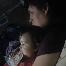 What's the recommended direction for swabbing between shots?