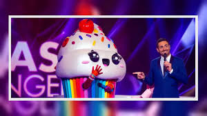 Licorne :laurence boccholini paon : Mask Singer Qui Se Cache Derriere Le Cupcake Ces Indices Qui Mettent La Puce A L Oreille Youtube