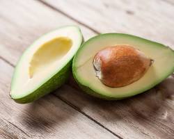 תמונה של Avocado with seed