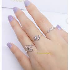 Kualitas terbaik dan tampilan serta daya tahan dari emas putih ini memiliki nilai jual berbeda di setiap gramnya, yang tentunya terpengaruh dari pergerakan emas putih di dunia saat ini. Beli Cincin Emas Putih 375 Linea Light Love Eternity Seetracker Indonesia