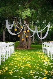 Guía de decoración para bodas: Ceremonia En El Campo Muy Sencilla Y Alegre Altares De Boda Evento De Boda Boda