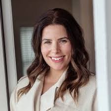 Elizabeth Klug's Instagram, Twitter & Facebook