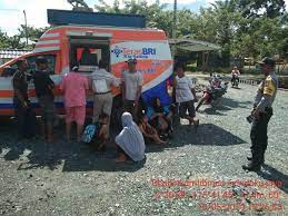 Anggota Polsek Kuranji Melakukan Pengamanan Mobil Keliling Teras Bri Cabang Batulicin Tribrata News Tanbu