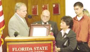 Bizarre antibody may make AIDS vaccine possible