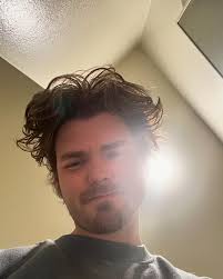 Thank you, thank you, thank you very much. Thank you. Well, what can I say?  I turned 21. It's over. I did it. I know most of you are sayin' “Hey, any