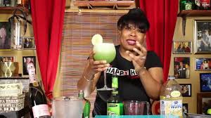 What soda goes good with crown apple? Crown Royal Apple Colada The Happy Hour With Heather B Youtube