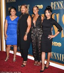 Queen latifah and her husband. Queen Latifah 45 Strolls Arm In Arm With Partner Eboni Nichols 36 In Nyc Daily Mail Online