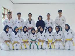 Yang pertama yang perlu diperhatikan adalah mengenai tata tertib dalam berlatih taekwondo, dimana meliputi sikap dasar, cara berdoa, cara menghormat, dan bagaimana menggunakan seragam/ dobok serta bagaimana cara memasang sabuk taekwondo dengan benar. Smkn 1 Barru