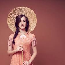 Dalam film tersebut ia berperan sebagai elena. Mawar Eva De Jongh Biodata Profil Fakta Perjalanan Karir Dailysia