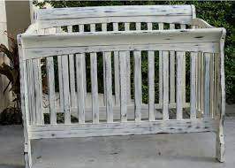 Berco Pintado Com Tecnica De Patina Shabby Chic Nursery Nursery Furniture Collections Chic Nursery