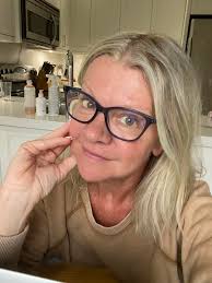 Quick reminder that I'm booking 10 min biz chats today to discuss Amare and  see if it's a fit for you!