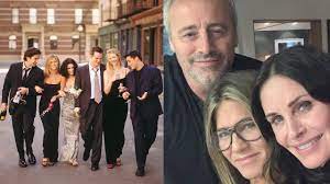 The special episode being shoot right now is bringing back main actors jennifer aniston, courteney cox, lisa kudrow, matt leblanc, matthew perry, and david schwimmer. Courteney Cox Shares Friends Reunion Selfie Youtube