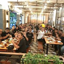 Ketika anda bepergian anda sering menjumpai rumah makan bebek goreng. Ayam Goreng Pemuda Madiun Di Madiun