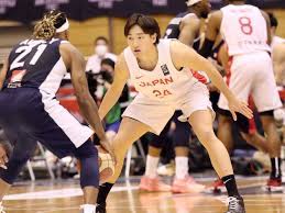 東京オリンピック内定メンバー12名 2 富樫勇樹 （pg/167cm65kg/千葉ジェッツ） 6 比江島慎 （sg/191cm88kg/宇都宮ブレックス） 8 八村塁 （sf/203cm102kg/ウィザーズ） 9 ベンドラメ礼生 （pg/186cm80kg/サンロッカーズ渋谷） 12 渡邊雄太 （sf/206cm93kg/ラプターズ） 14 金丸晃輔（sg/192cm88kg/島根スサノオマジック） 18 馬場雄大（sf/198cm90kg/メルボルンユナイテッド） 23 ギャビン・エドワーズ（pf/206cm110kg/千葉ジェッツ） 24 田中大貴（sg/192cm93kg/アルバルク東京） 32 シェーファー・アヴィ幸樹（c/206cm107kg/シーホース三河） 34 渡邉飛勇（pf/207cm106kg/琉球ゴールデンキングス） 88 張本天傑（sf/198cm102kg/名古屋ダイヤモンドドルフィンズ） J Rtsk0wlhshm