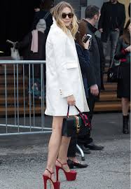 Margot robbie continues construction of her la dream home despite being warned to 'get out now' amid wave of crime and homelessness. Elizabeth Olsen Starportrat News Bilder Gala De