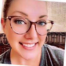 Lacey Owens's Instagram, Twitter & Facebook