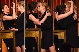 Amy Schumer and Tina Fey Shared a “Very Awkward, Staged Lesbian Kiss” |  Vanity Fair