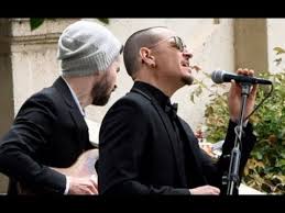 Dec 10, 2019 · los músicos del grupo llegaron a un acuerdo con la viuda del cantante chris cornell, quien tenía las contraseñas de facebook, twitter, instagram, vimeo, youtube, tumblr y pinterest. Chester Bennington Sings Hallelujah In Eulogy To Chris Cornell Youtube