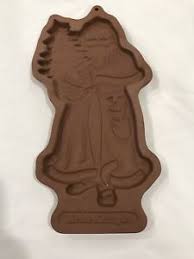 They are similar to chocolate chip cookies, with the milk chocolate chips replaced with white chocolate chips and dried cranberries. Retired Longaberger Pottery 1991 Christmas Cookie Mold Ornament Kris Kringle Ebay