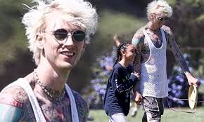 Casie was born to her father, richard colson baker alias machine gun kelly, and mother. Machine Gun Kelly 30 Spends Time With Daughter Casie 11 At La Park On Father S Day Daily Mail Online