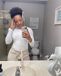 This is my: “Me Season” photo dump: 1-2: my hair is growing and Im loving  layers/baggy jeans lately 3-4: my puff is coming back and my skin's getting  clearer 5-6: my Sports