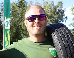 Han har betalt diesel fra egen lomme og blitt «primus motor» for  plattfestene. Nå skal hølondingen hedres