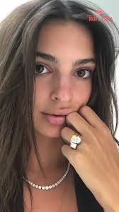 Emily Ratajkowski recicla su anillo de compromiso