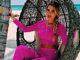 Ilary and francesco are a much loved couple. Duh Ilary Blasi Berpose Topless Saat Liburan