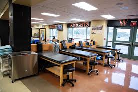Sports medicine professionals specialize in the diagnosis and treatment of injuries that happen during sporting events, athletic training and physical activities. Sports Medicine Facilities Wartburg College Athletics