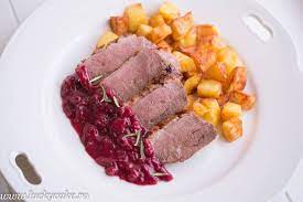 Otetul balsamic da un pic de peps. Piept De Rata Cu Cartofi Si Sos De Merisoare Lucky Cake