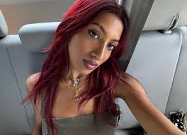 Emily Kelavos (@EmilyKelavos)