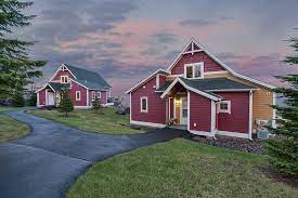 Grand marais enjoy the english cottage garden, the sweet sounds of lake superior and if you're lucky you may see the northern lights from the comfort of your private. North Shore Mn Cottages 2 3 Bedrooms At Cove Point Lodge