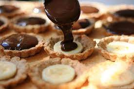 Mini tarte cu caramel sărat și ciocolată. Tarte Cu Ciocolata Banane Alune Si Mentabeca S Kitchen Homemade Food