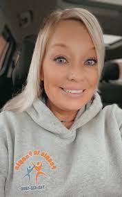 Leslie Penrod's Instagram, Twitter & Facebook