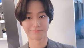 #lee do hyun #kdrama #kdrama gifs #kdramaedit #m;gif #me questioning my priorities as i made 20 gifs of this odashbdhajsd #so cute hes sooo cute #i hope he does more variety hes so funny ugh<3 #thanks to sam for enduring my mental state making. Lee Do Hyun Exposed For Gifting Alleged Girlfriend Fans Gifts Agency Denies And Releases An Explanation Jazminemedia
