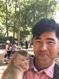 Family portrait with beautiful monkeys
