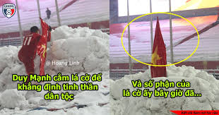 Duy mạnh ôm vai vị bác sĩ đi cuối đoàn, cúi chào khán giả. Chá»©ng Kiáº¿n Ká»³ Tich Cá»§a U23 Viá»‡t Nam Sá»' Pháº­n La Cá» Duy Máº¡nh Cáº¯m Táº¡i ThÆ°á»ng Chau Giá» Ra Sao Ghiá»n Bong Ä'a