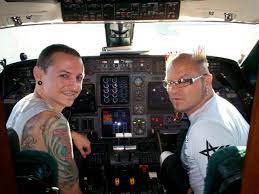 Maybe you would like to learn more about one of these? Chester Bennington Ist Tot Er Ist Im Alter Von 41 Jahren Gestorben