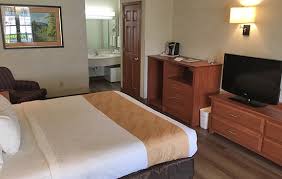Accommodations offer separate sitting areas. Quality Inn Hotel Lake George Village Lodging Accommodations