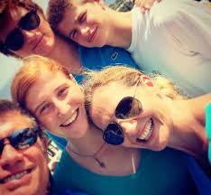 La ragazza è della classe 1994, ha 26 anni e una bella carriera davanti. Conoscete Sara Giovanni Chiara E Giorgio Sono I Quattro Figli Che Lorella Cuccarini Ha Avuto Dal Marito Lei A 51 Anni Continua A Provarci E Loro Intanto Sono Diventati Grandi Caffeina Donna