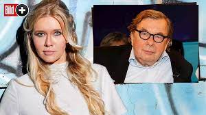 Alle nachrichten und informationen der f.a.z. Karasek Hellmuth Karasek Tochter Startet Tv Karriere Ich Weiss Mich Wird Nicht Jeder Lieben Bohmermann Jan