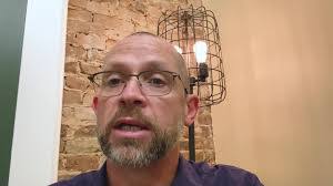 Laura Messick's Instagram, Twitter & Facebook